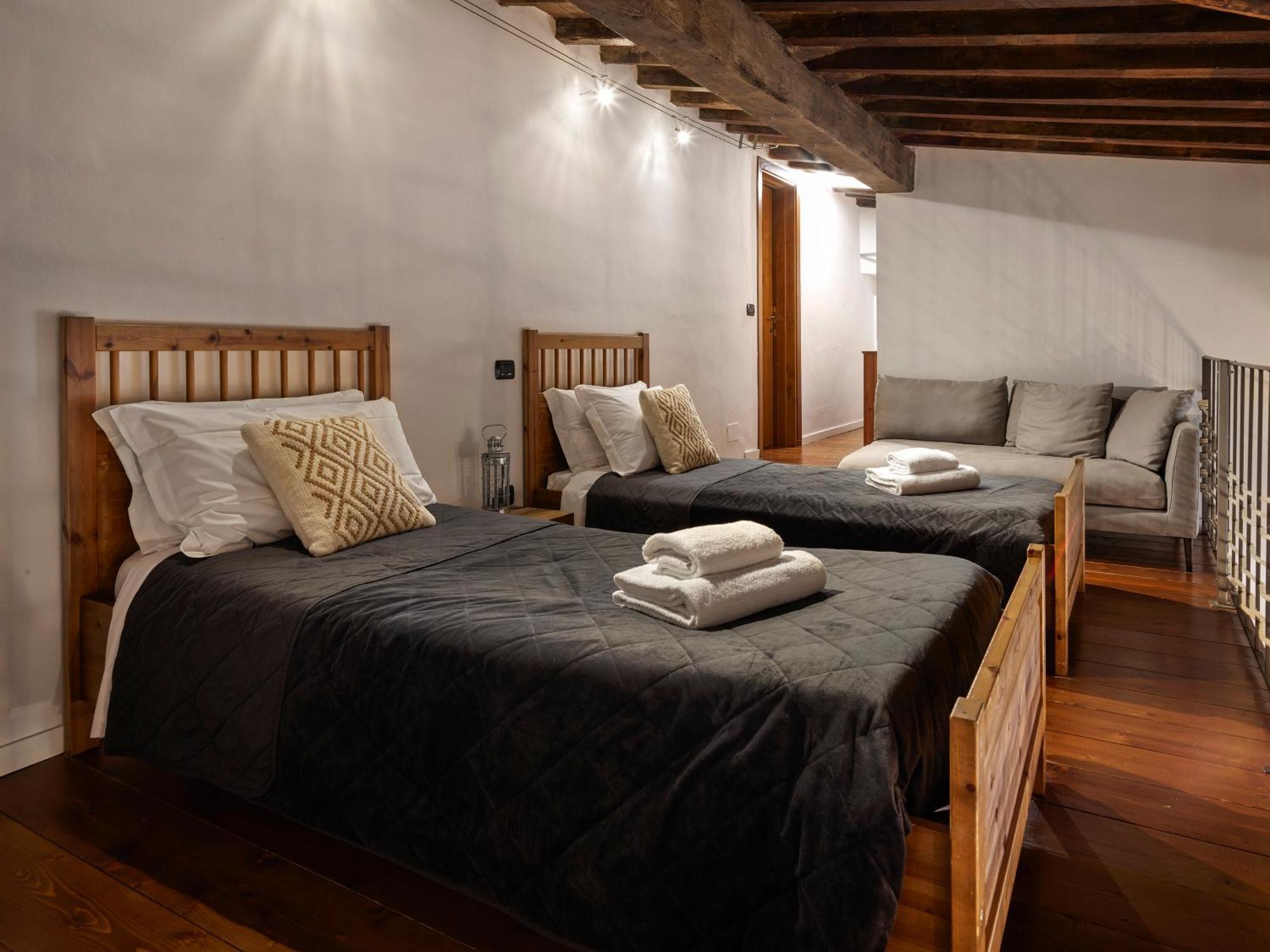 One Of A Kind Near The Duomo W/Balcony Palace Apt Florencja Zewnętrze zdjęcie