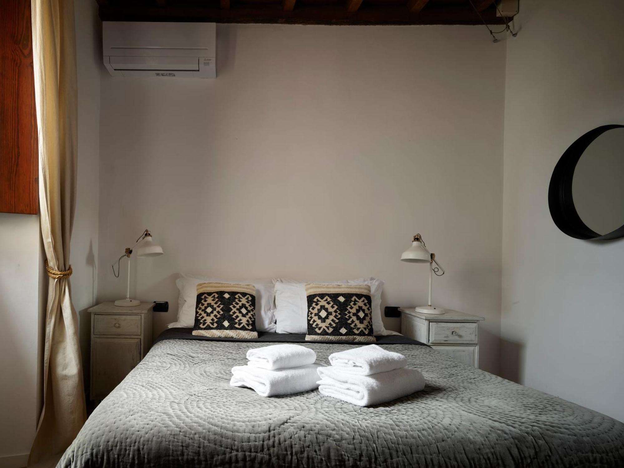 One Of A Kind Near The Duomo W/Balcony Palace Apt Florencja Zewnętrze zdjęcie