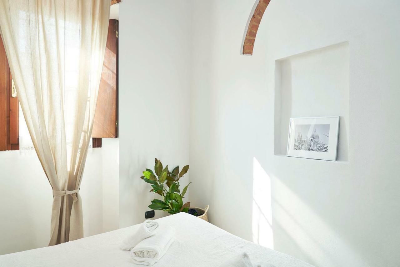 One Of A Kind Near The Duomo W/Balcony Palace Apt Florencja Zewnętrze zdjęcie